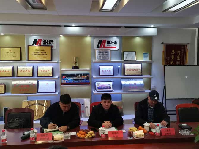 中國(guó)建筑金屬結(jié)構(gòu)協(xié)會(huì)及玻璃纖維增強(qiáng)復(fù)合材料門窗標(biāo)準(zhǔn)編制組領(lǐng)導(dǎo)蒞臨指導(dǎo)2